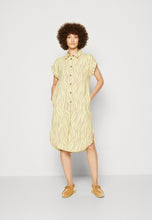 Load image into Gallery viewer, BYOUNG BYFALAKKA SS SHIRT DRESS
