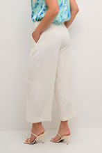 Load image into Gallery viewer, CULTURE CUCLARA CROPPED PANTS WHITE
