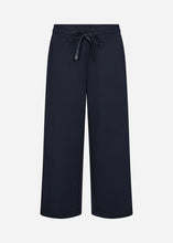 Load image into Gallery viewer, SOYA CONCEPT SC BANU 26 NAVY CROP TROUSERS
