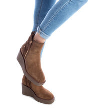 Load image into Gallery viewer, CARMELA 161184 CAMEL SUEDE LADIES ANKLE BOOTS
