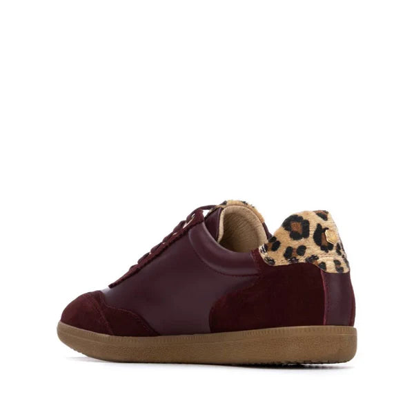 Carmela 16264002 burgundy pumps