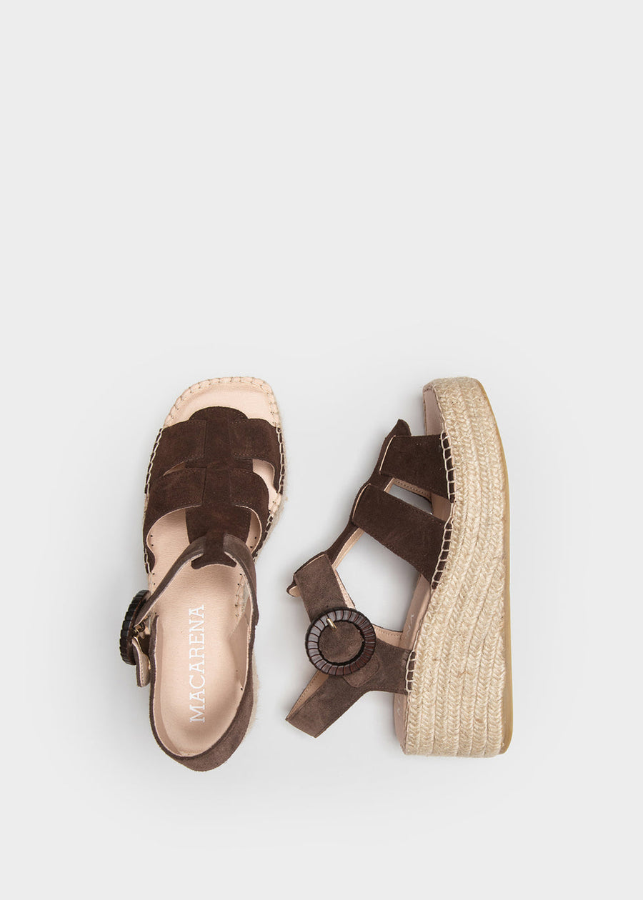 Macarena Anisa17 chocolate wedge