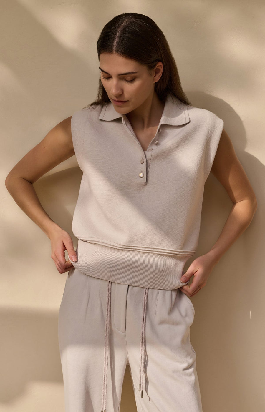 Yaya 01-000572 sleeveless sweater collar