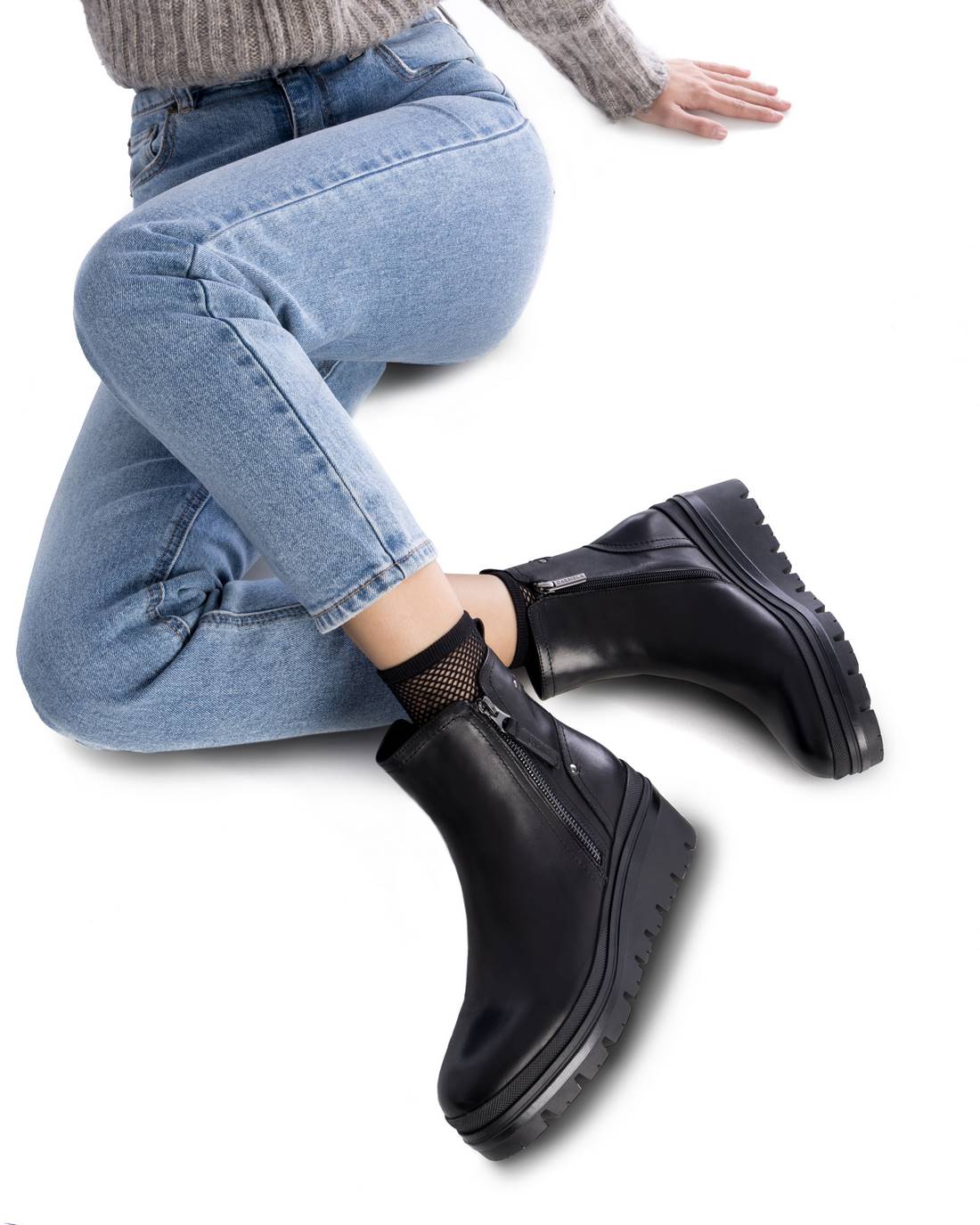 Carmela 16200901 Black Wedge Boot