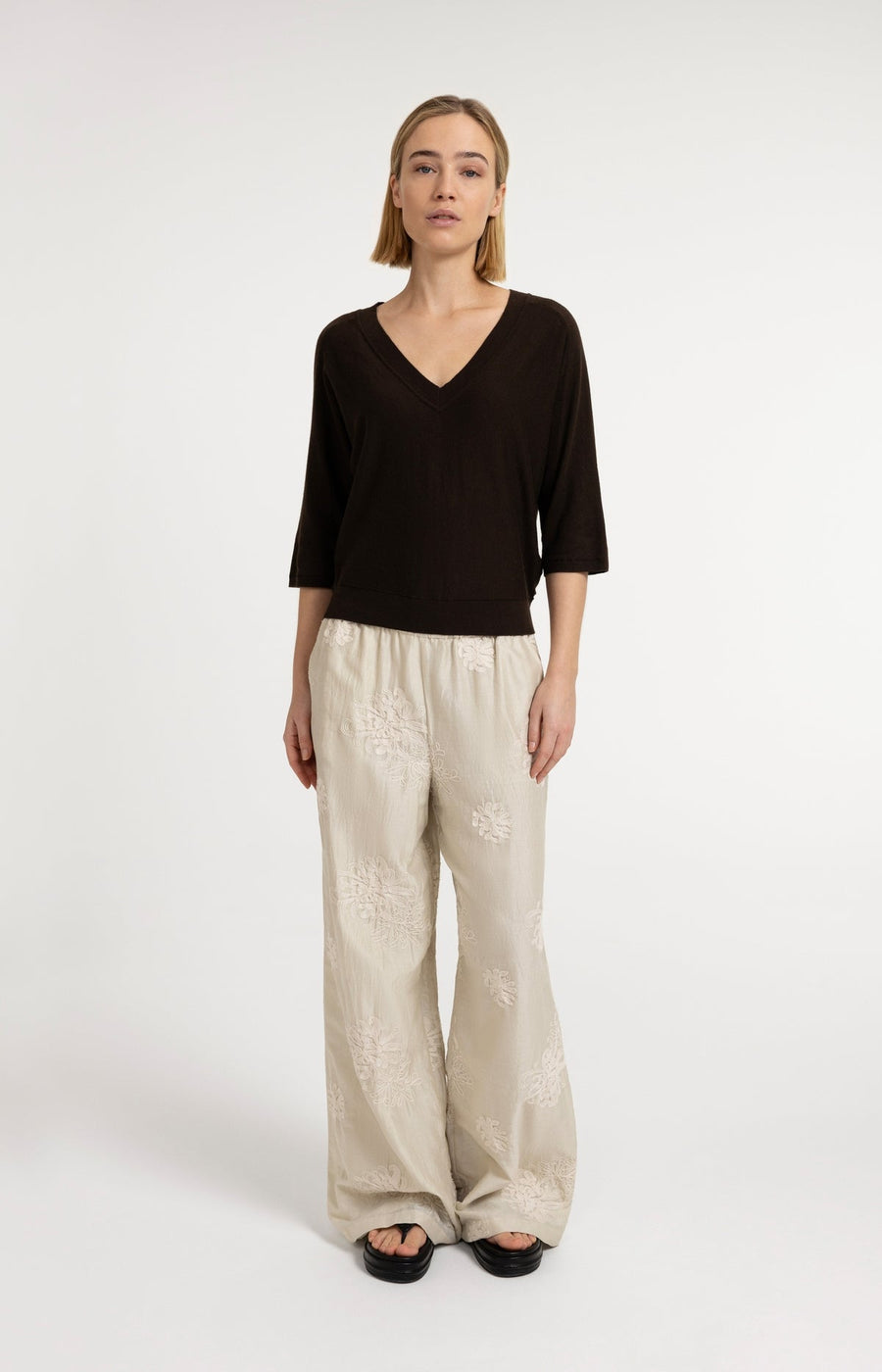 Yaya 01-000609 V neck sweater brown