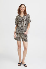 Load image into Gallery viewer, BYOUNG BYMMJOELLA CROP SHIRT LEOPARD BLACK MIX
