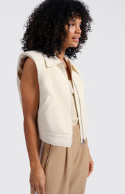 Yaya 02-00104-504 sleeveless cropped jacket sand
