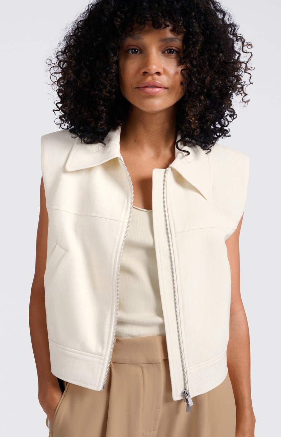 Yaya 02-00104-504 sleeveless cropped jacket sand
