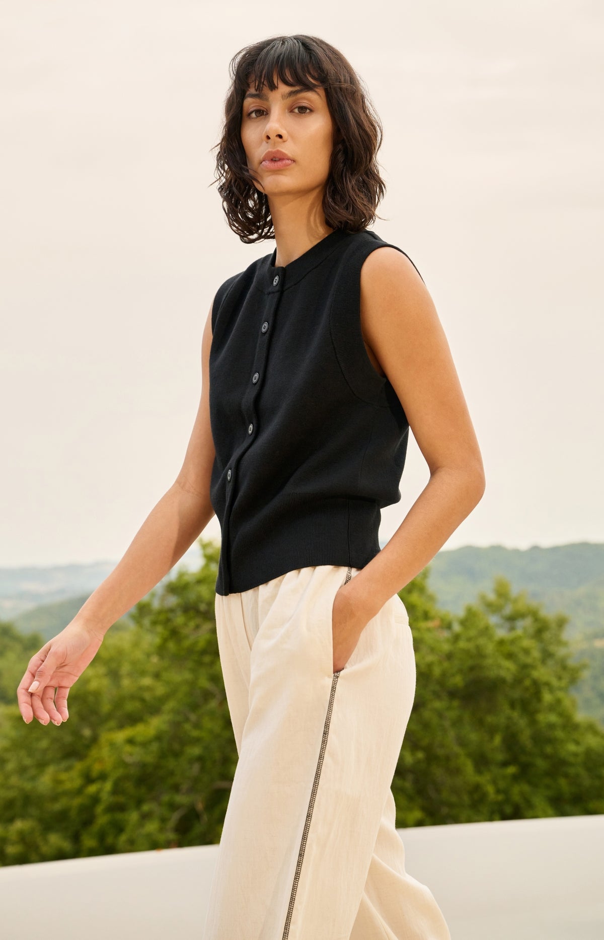 Yaya 01-010160 Sleeveless fine knitted cardi