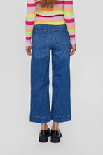 Load image into Gallery viewer, NUMPH NUPARIS JEANS CROPPED MED BLUE
