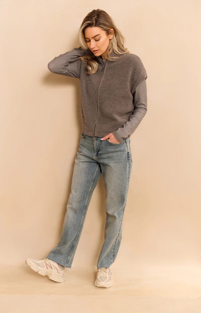 Yaya 01-010132-510 Sleeveless zip up cardi grey