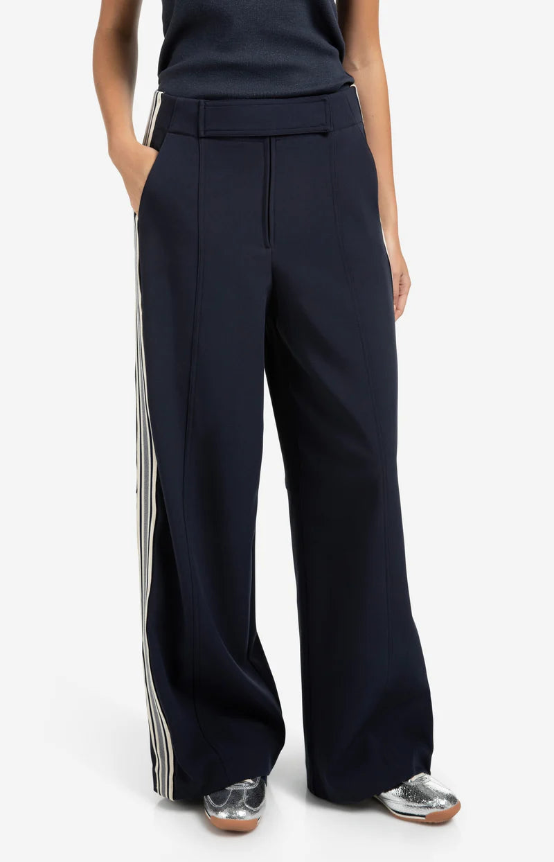 Yaya 01-3011215-50 High waist trousers with stripe nav