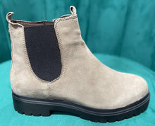 Load image into Gallery viewer, Caprice - Taupe suede boot

