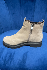 Caprice - Taupe suede boot
